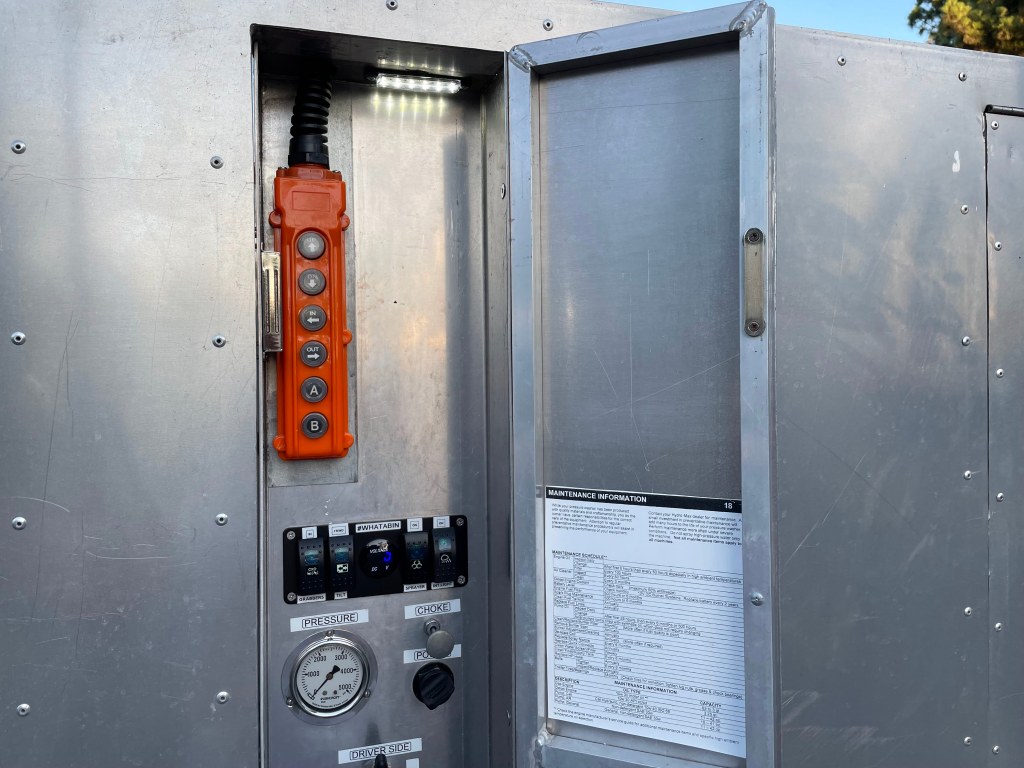 san_diego_trash_can_cleaning_trash_bin_cleaning_service_dumpster